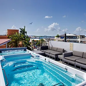 Hotel Commodore